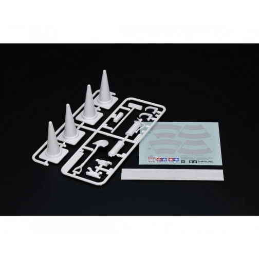 Tamiya 56558 Truck Baustellen-Set Pylone/Werkzeug 1:14 3 Tamiya 56558 Truck Baustellen-Set Pylone/Werkzeug 1:14